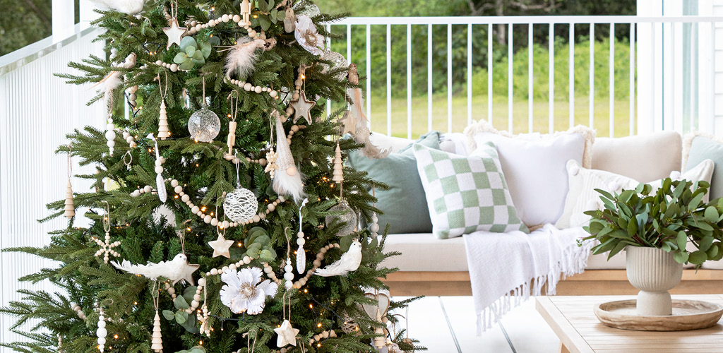 5 top tips for Christmas tree decorating